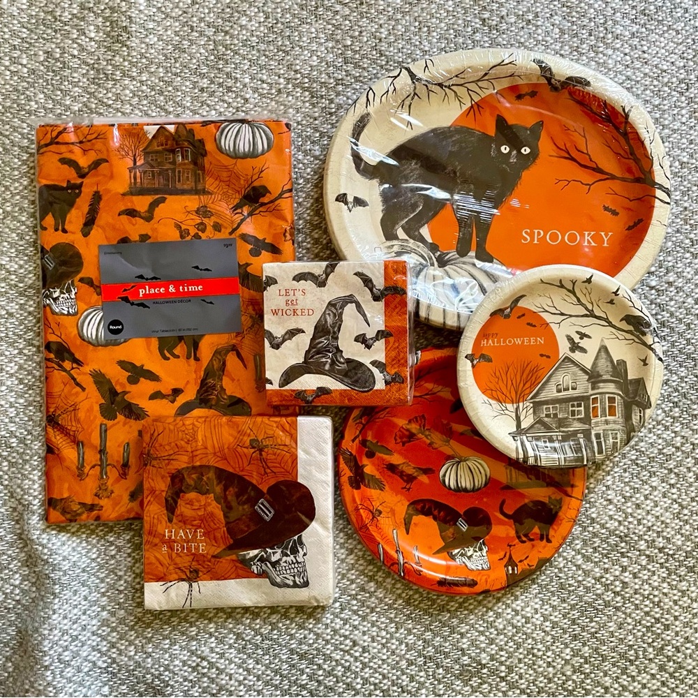 Vintage Halloween party set 6pc plates napkins table cloth